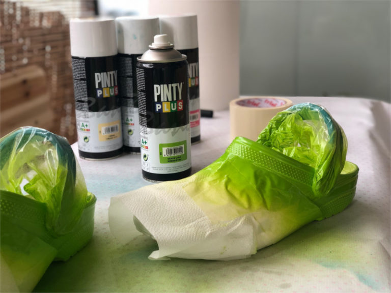 How to paint Crocs with spray paint Pintyplus