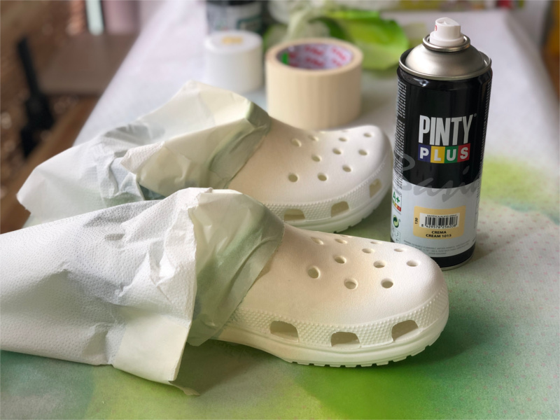 acrylic paint on crocs