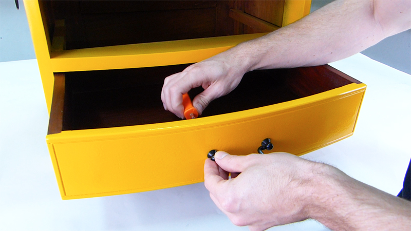 How to spray paint metal drawer handles - Pintyplus